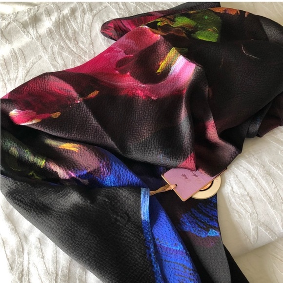 💕HOST PICK💕 Ted Baker Impressionist Bloom Cape Scarf - Picture 12 of 16